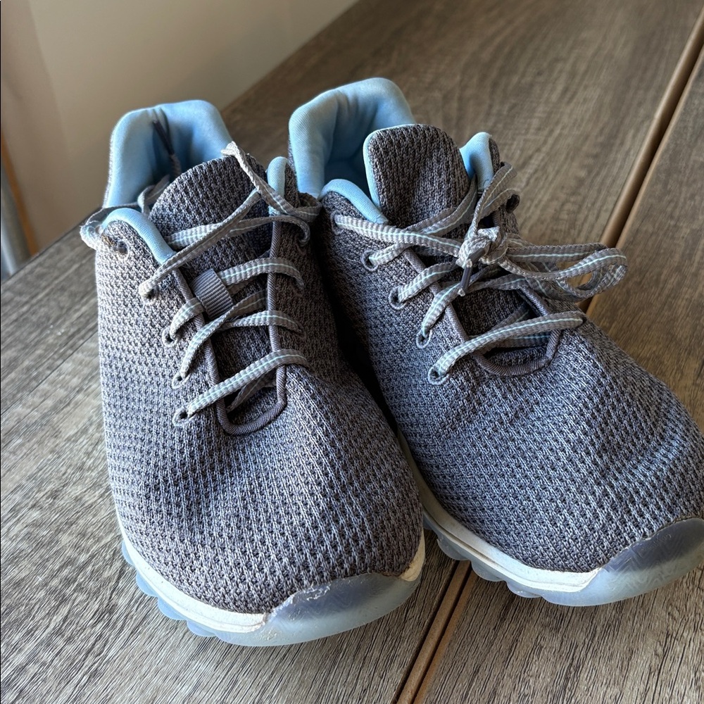 Women’s Avia Sneakers